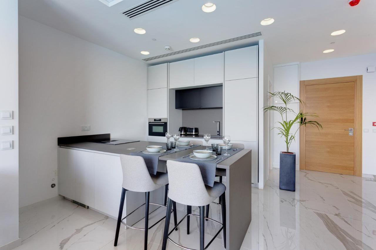 Stunning Sea Views In Tigne Point, With Pool * Sliema