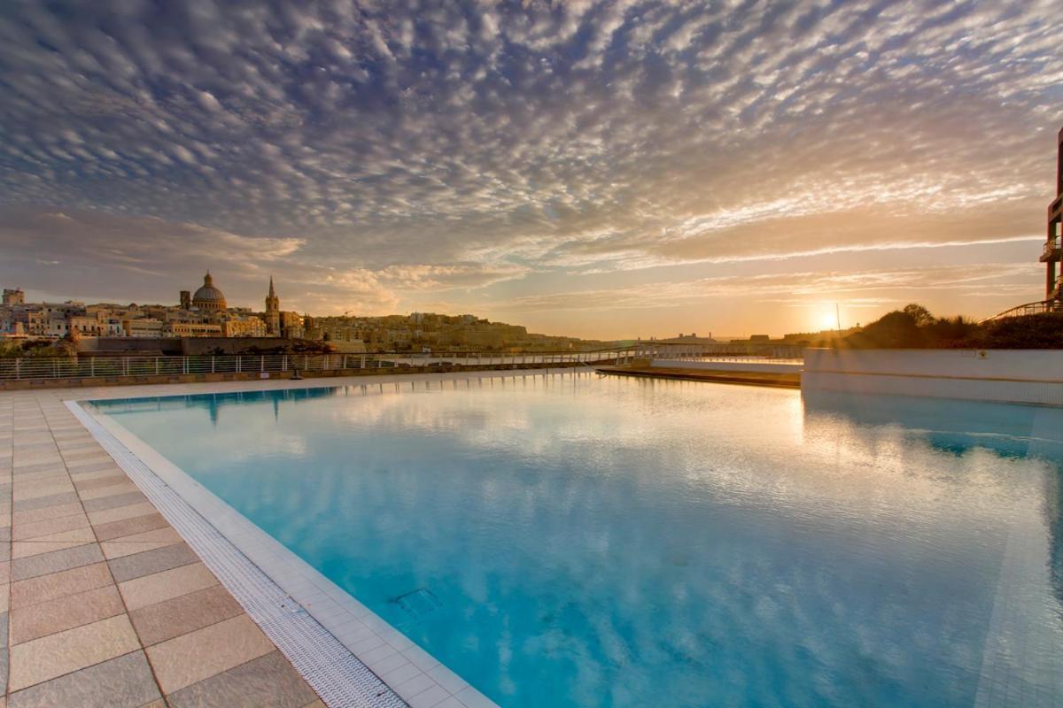Appartement Stunning Sea Views In Tigne Point, With Pool