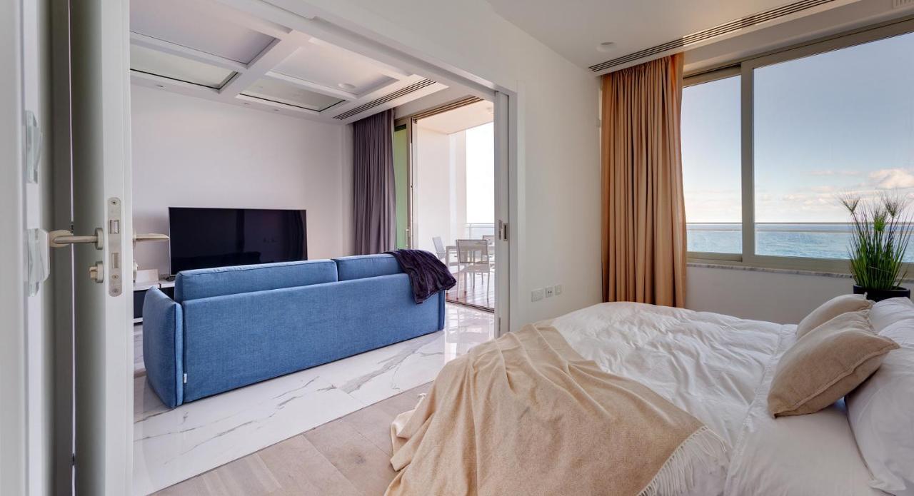 Stunning Sea Views In Tigne Point, With Pool *